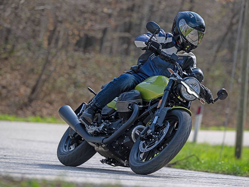 Nuova Moto Guzzi V7 Sport, la café racer che coinvolge