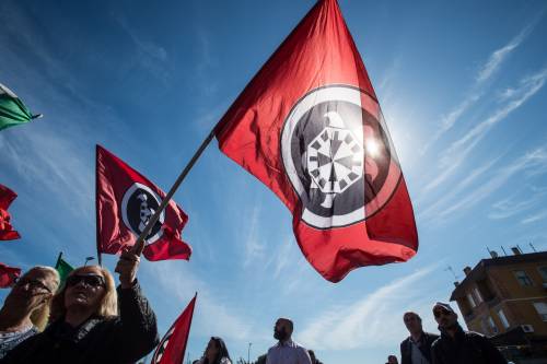 In Grecia per la commemorazione di Alba Dorata: arrestati 21 esponenti di Casapound