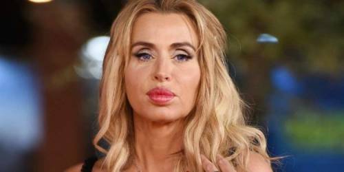 Valeria Marini: "Caduta in depressione, pensavo..."