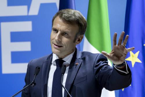 Prende i migranti poi accusa l'Italia. Con la Francia è già finito l'idillio: tutto da rifare