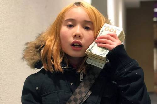 La baby rapper Lil Tay è viva: la 14enne spiega l'incredibile vicenda