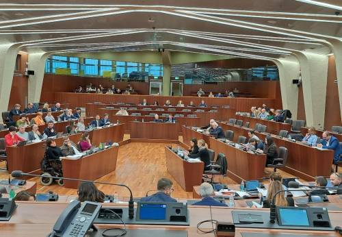 Si vota sostegno Forze dell'Ordine. Ma la sinistra lascia l'aula