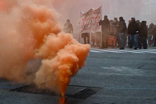 Massacrano di botte un ragazzo di destra, antifà liberi dopo solo una settimana