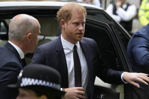 Il Principe Harry sconvolto dopo le accuse di molestie: "È sotto choc"