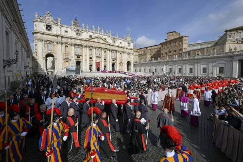 Sistemi anti-droni, intercettori e migliaia di agenti: il piano sicurezza per i funerali del Papa