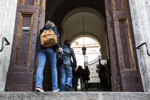 Studenti a lezione di islam, scoppia il caso. "È indottrinamento"