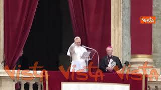 Papa Leone XIV: "Fratelli e sorelle, buona domenica". Boato di applausi e grida a Piazza San Pietro