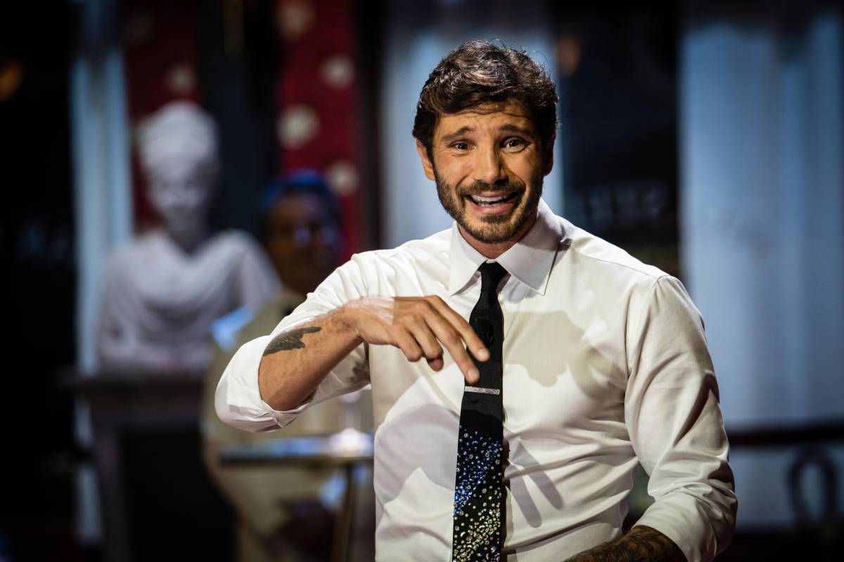 Affari tuoi, bufera su Stefano De Martino: l'intervento della Vigilanza Rai