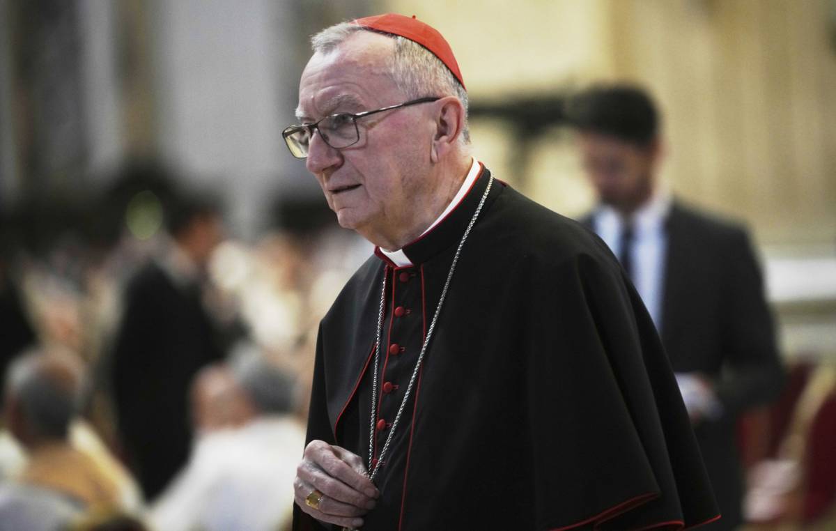 "Un bene che ci sia". E Parolin benedice la piazza contro il riarmo